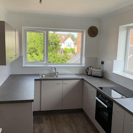 Large 2-Bedroom Maisonette With Free Parking Twickenham Exterior foto